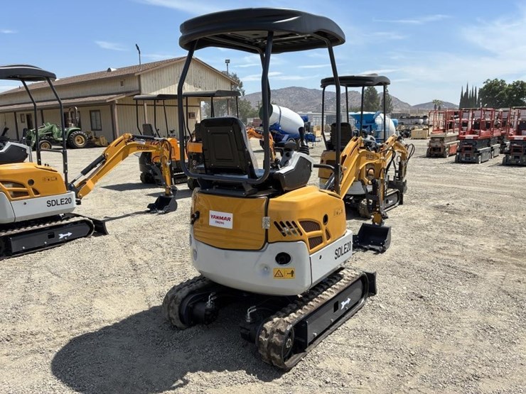 2025-sdlanch-sdle20-hydraulic-excavator-image-3
