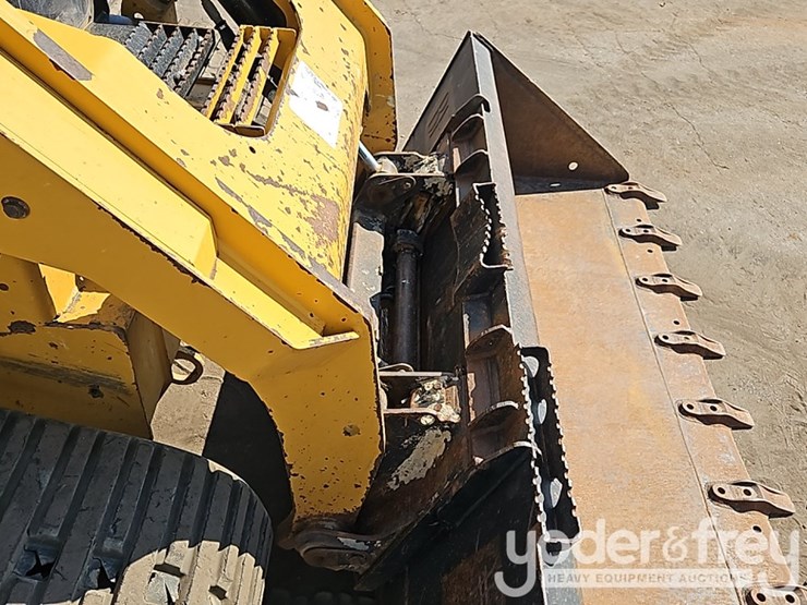 2016-caterpillar-289d-image-13