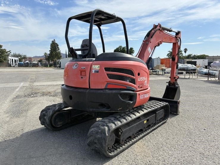2015-kubota-u55-4-image-3