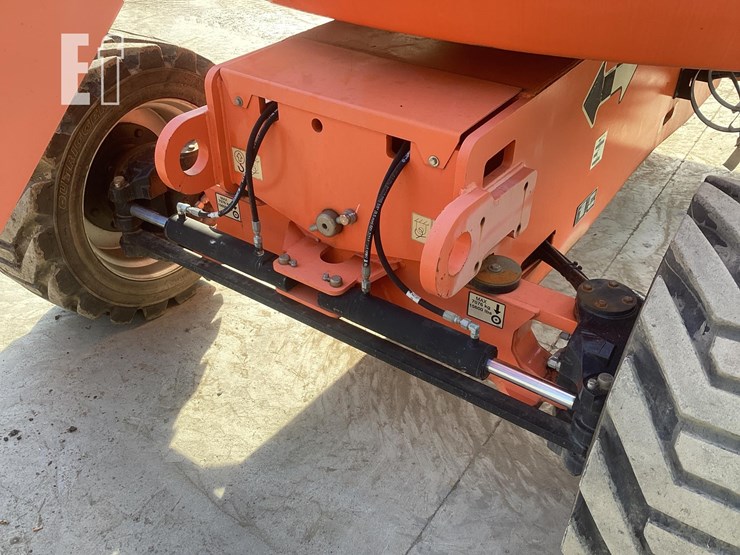 2015-jlg-740aj-image-14