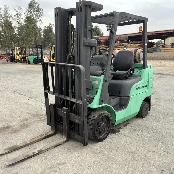 2006 MITSUBISHI FGC25N