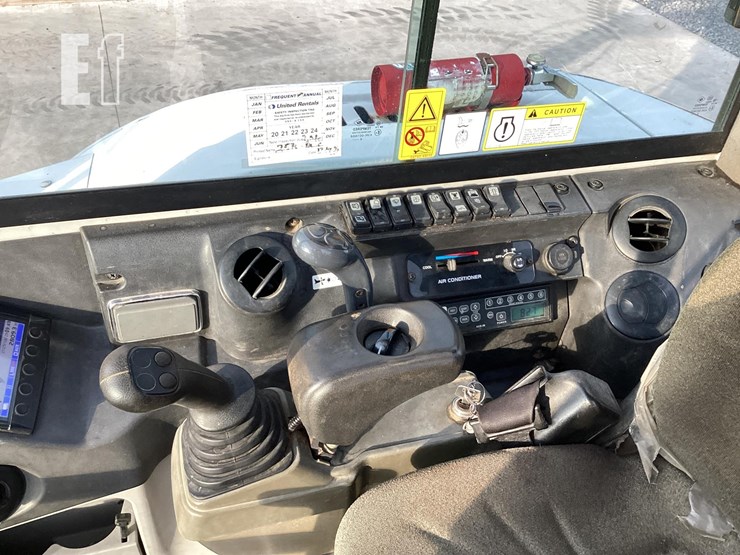 2018-takeuchi-tb240-image-18