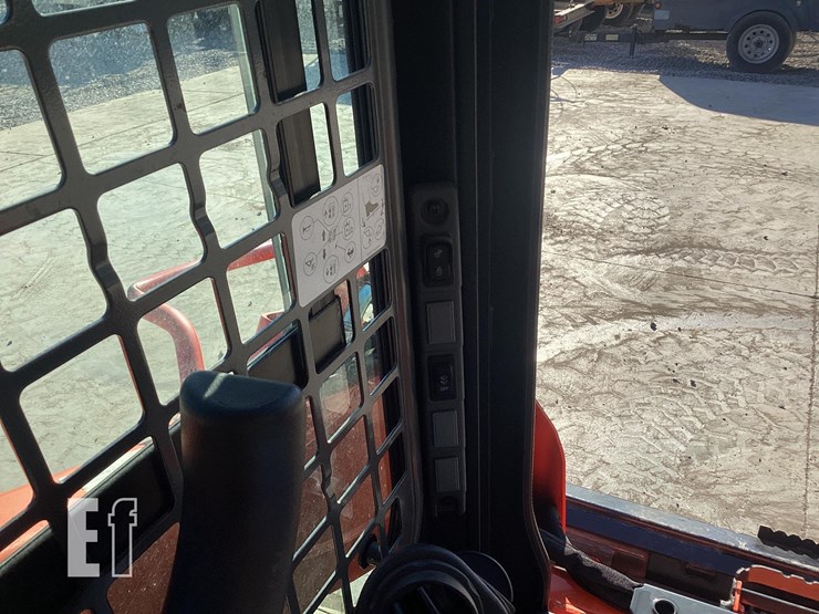 2018-kubota-ssv65-image-16