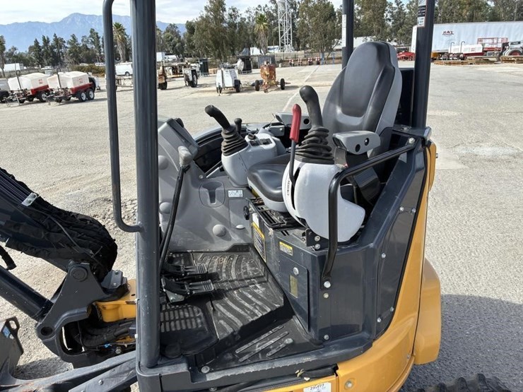 2024-deere-35g-image-20