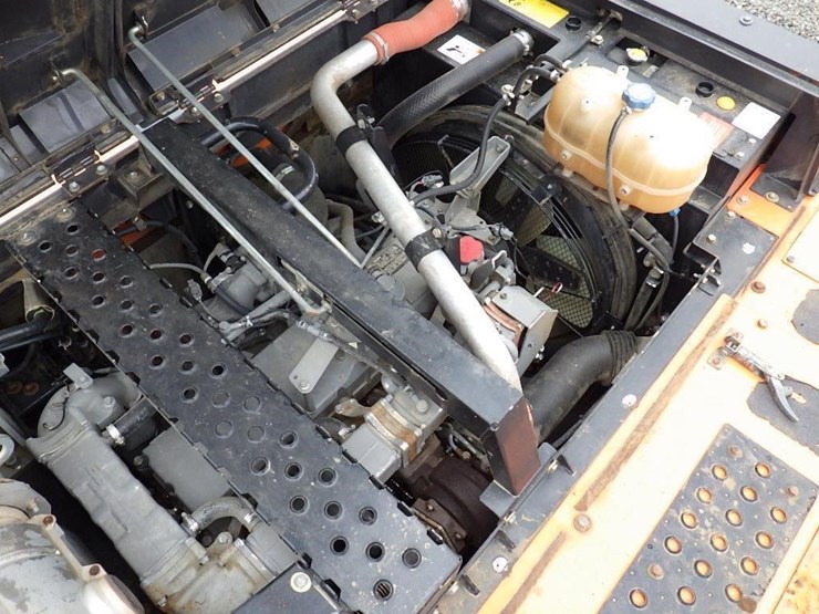 2015-hitachi-zx350lc-6n-image-28