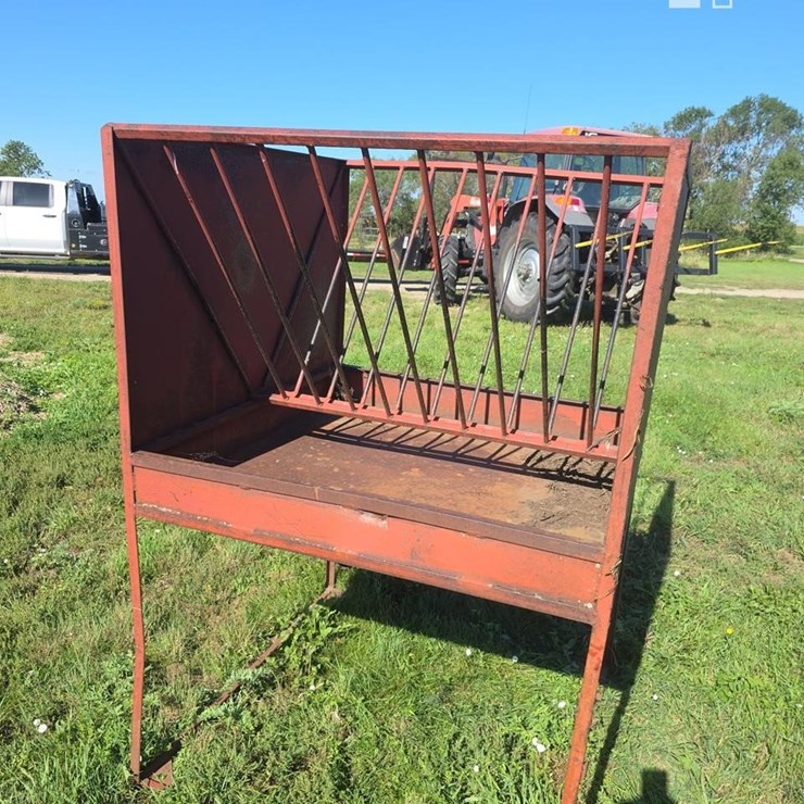 HORSE HAY FEEDER