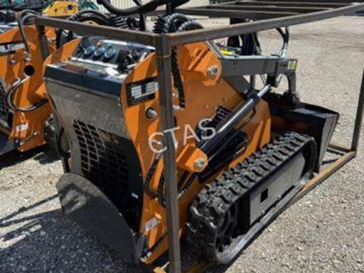#42-•-land-hero-mini-skid-steer-image-4