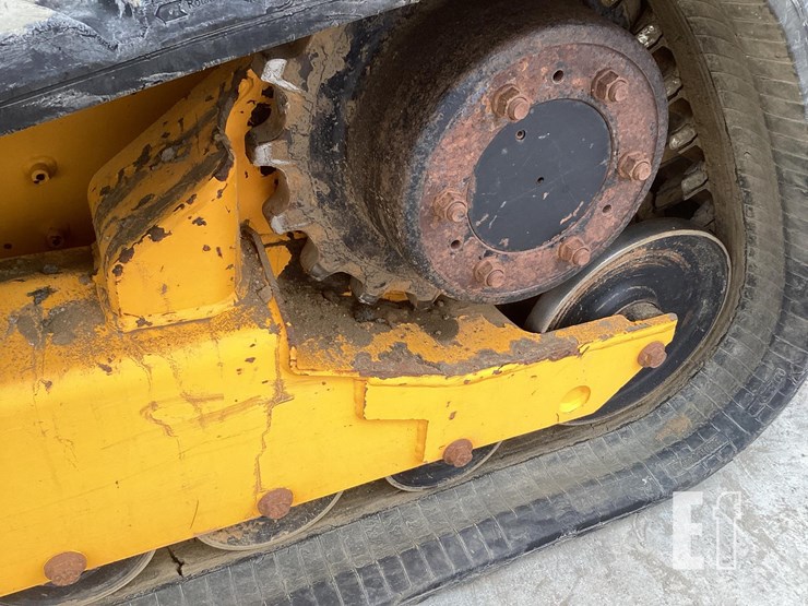 2018-jcb-3ts-8t-image-12