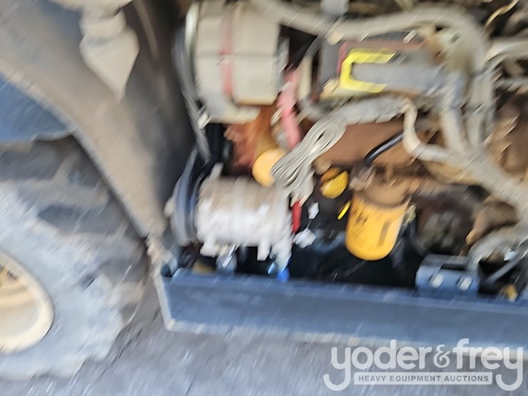 2015-caterpillar-th255c-image-16