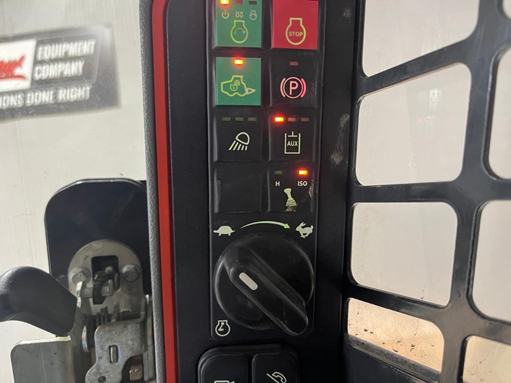 2022-bobcat-t76-image-25