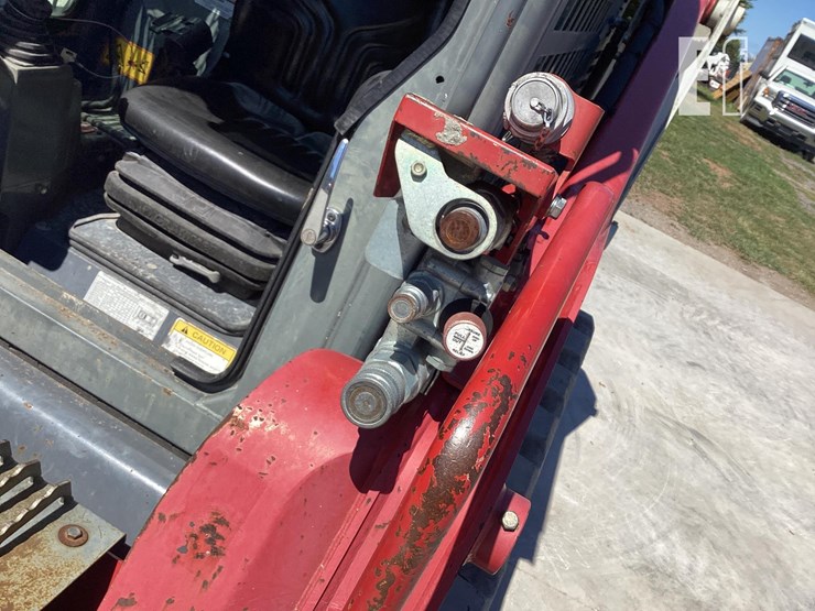 2019-takeuchi-tl8-image-11