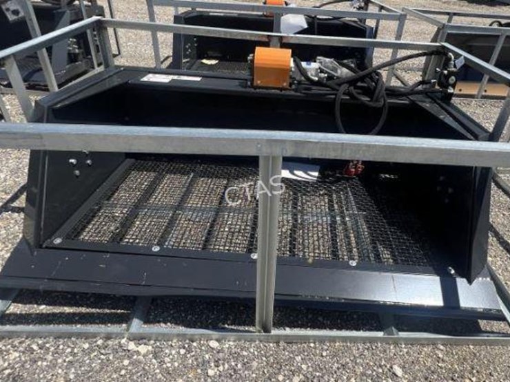 #21-•-wolverine-72"-skid-steer-screening-bucket-image-4