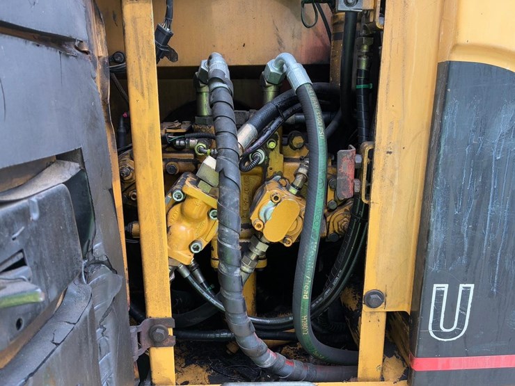 2004-caterpillar-311c-image-27