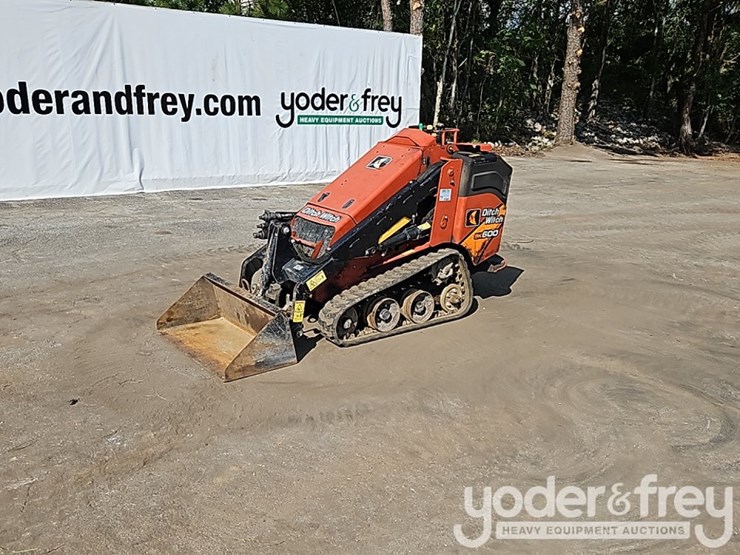 2017-ditch-witch-sk650-image-2