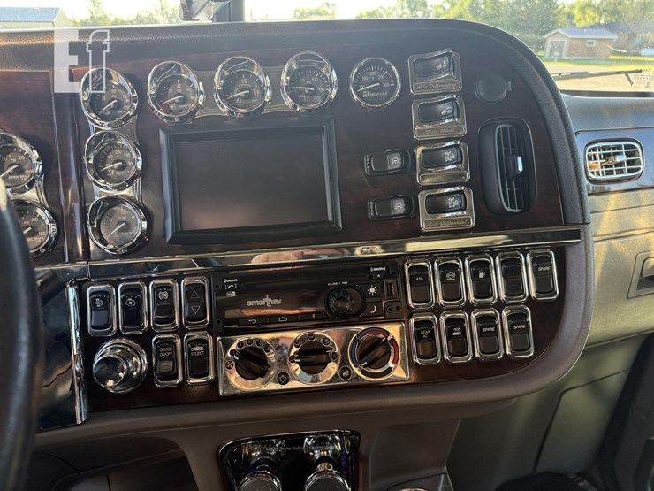 2021-peterbilt-389-image-5