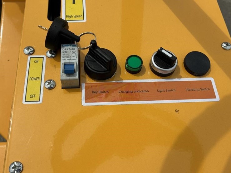 2025-sdlool-sl850-vibratory-tandem-roller-image-8