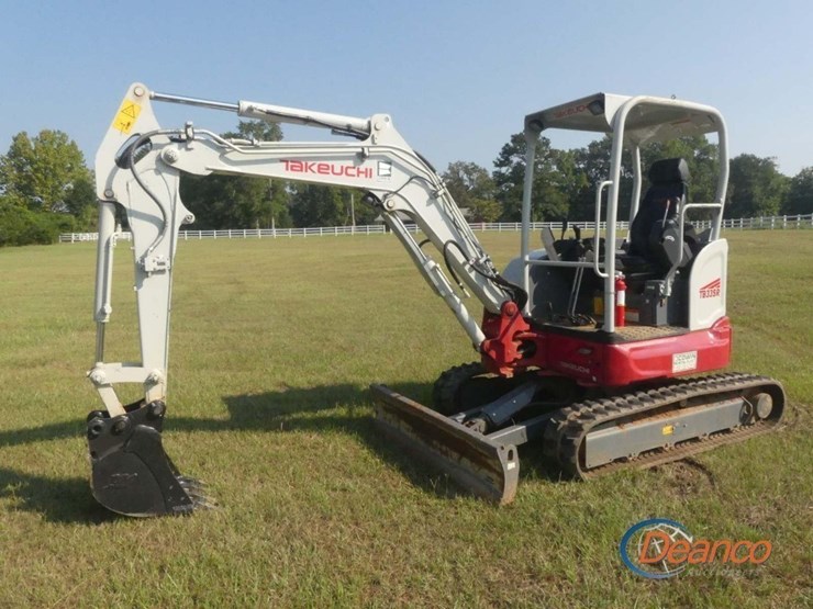 takeuchi-tb335r-image-11