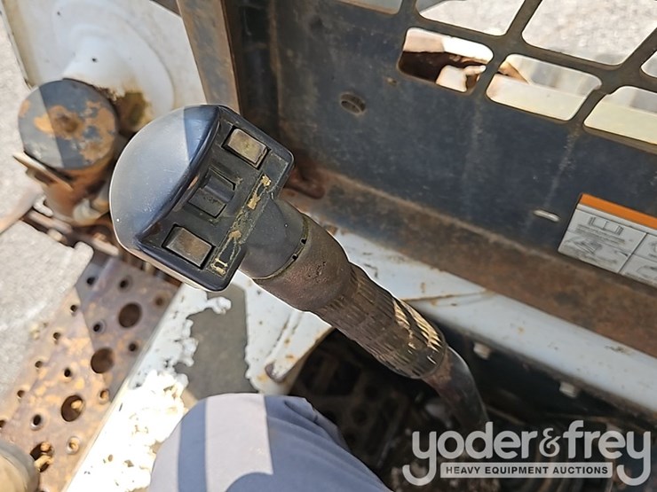 2006-bobcat-t300-image-24