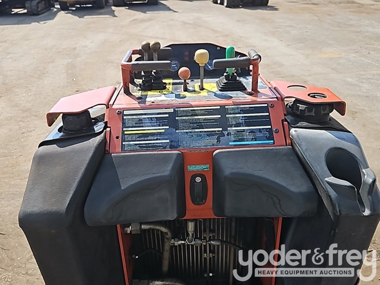 2017-ditch-witch-sk650-image-22