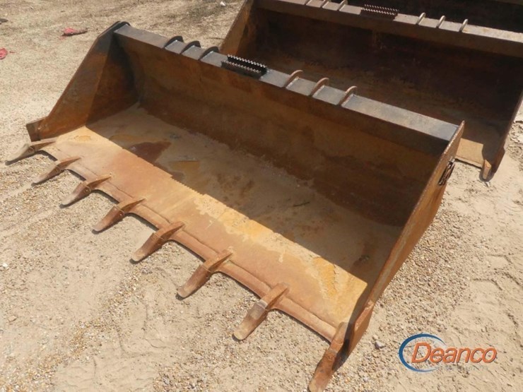 84"-skid-steer-bucket-with-teeth-image-2