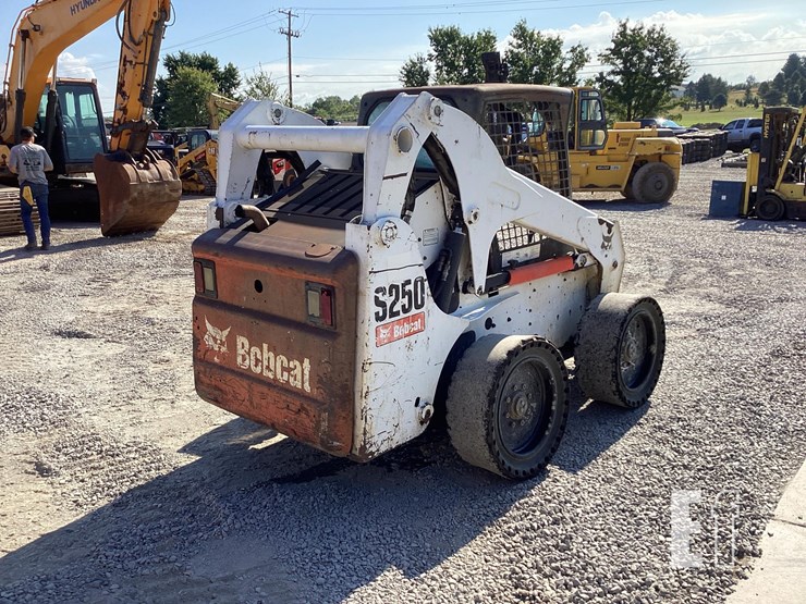 2008-bobcat-s250-image-4