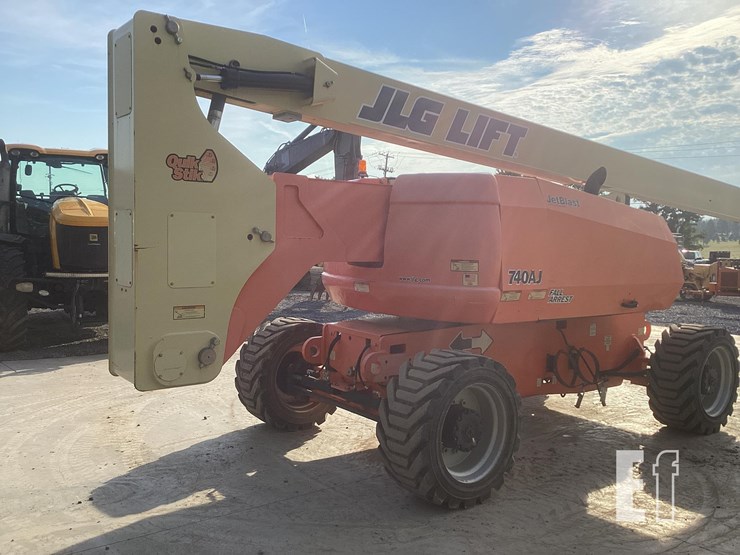 2015-jlg-740aj-image-4