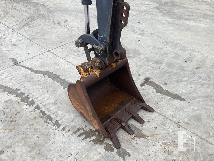 2006-deere-35d-image-10