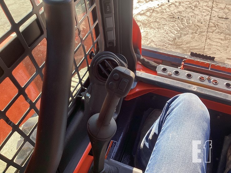 2018-kubota-ssv65-image-15
