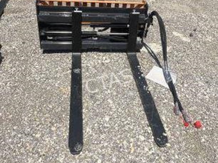 #32-•-wolverine-hydraulic-adjustable-skid-steer-forks-image-3