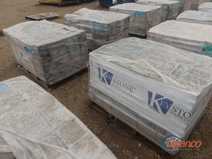 (2)-pallets-of-assorted-paving-stones-image-1