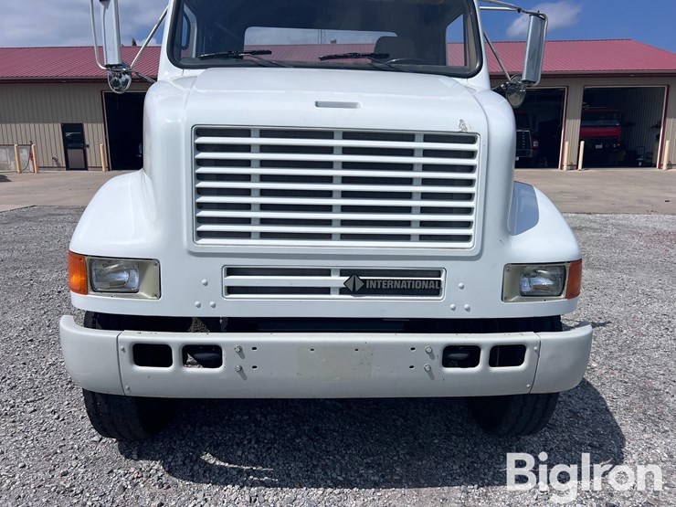 1992-international-8100-image-15
