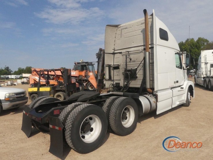 2016-volvo-vnl-truck-tractor,-s/n-4v4nc9eh1gn951258:-t/a,-sleeper,-volvo-d13-425hp-eng.,-ishift-auto,-12.5k-front,-38k-rears,-295/75r22.5-tires,-875k-mi.-image-2