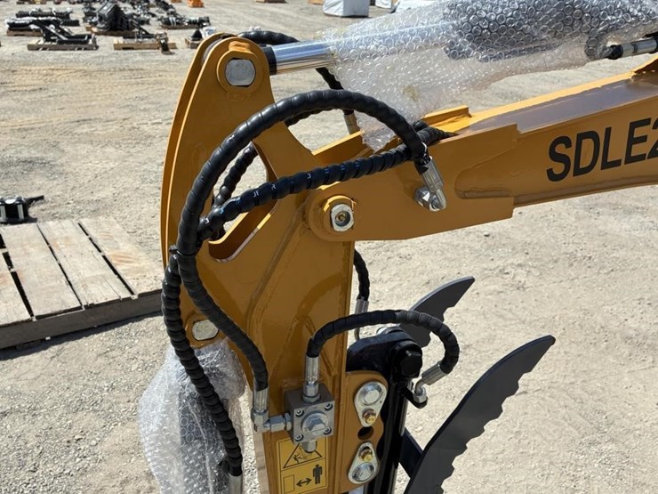 2025-sdlanch-sdle20-hydraulic-excavator-image-8
