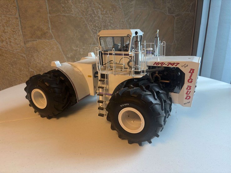 1/16-big-bud-747-tractor-dcp-image-1