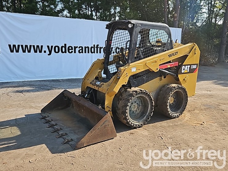 2016-caterpillar-236d-image-1