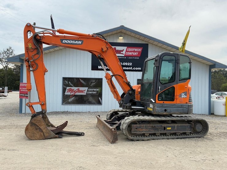 2021-doosan-dx85r-3-image-1