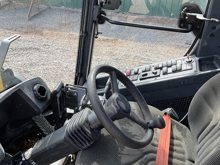 2019-deere-344l-image-13