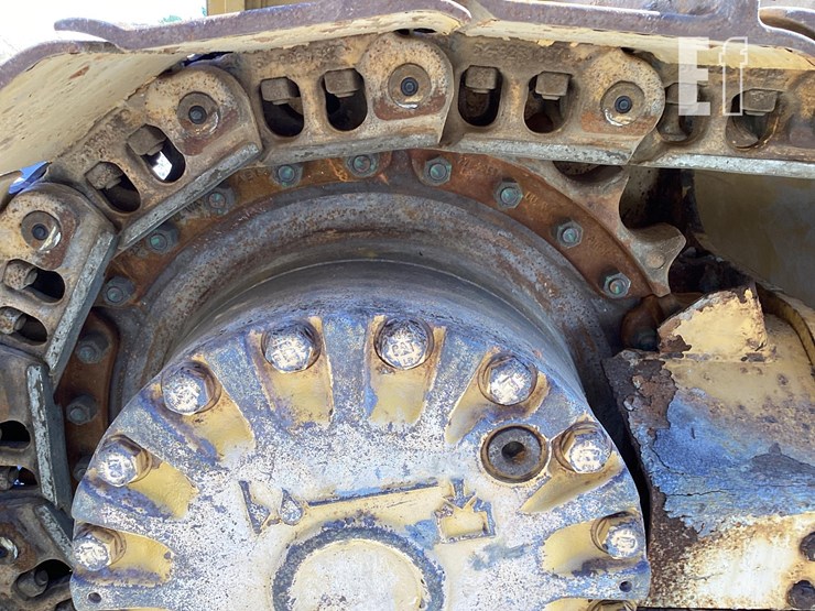 2020-caterpillar-d3-lgp-image-12