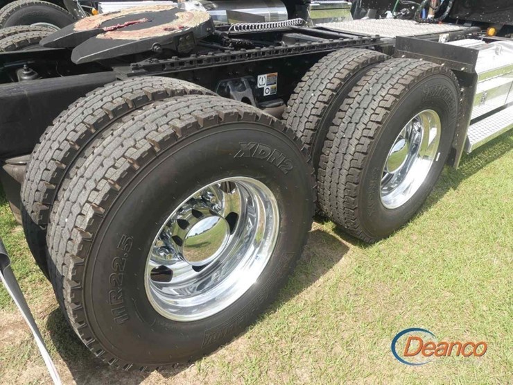 2024-kenworth-w900l-image-7