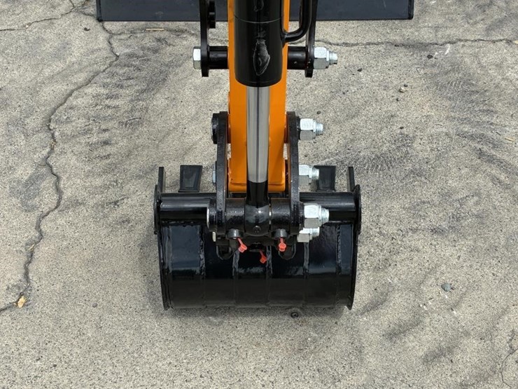2025-vicsec-vc13c-hydraulic-excavator-image-10