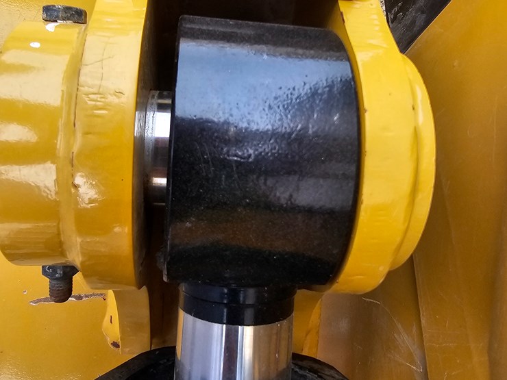 2023-caterpillar-953-image-119