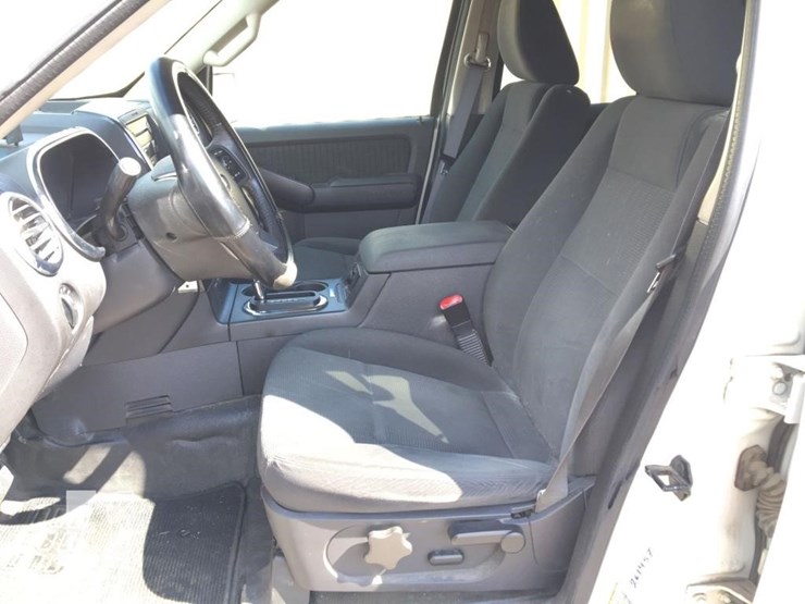2009-ford-explorer-xlt-image-8