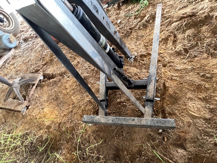 #5533-•-larin-2-ton-foldable-engine-hoist-image-7
