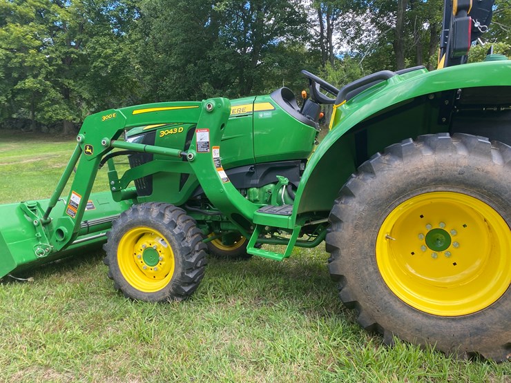 2023-john-deere-3043d-image-24