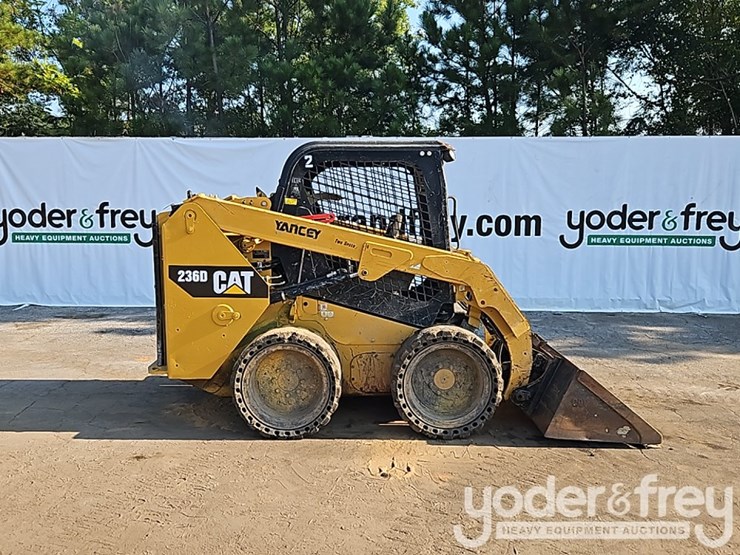 2016-caterpillar-236d-image-5
