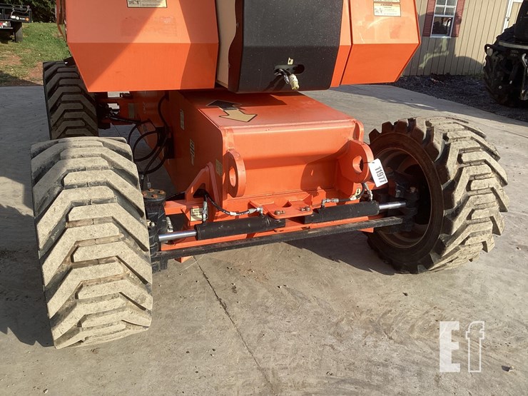 2015-jlg-740aj-image-15
