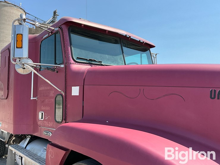 2002-freightliner-fld120-image-10