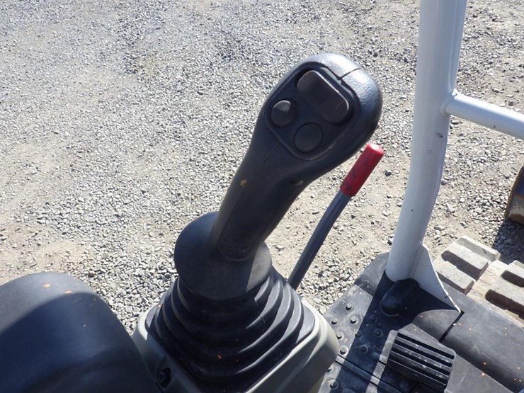takeuchi-tb240-image-26