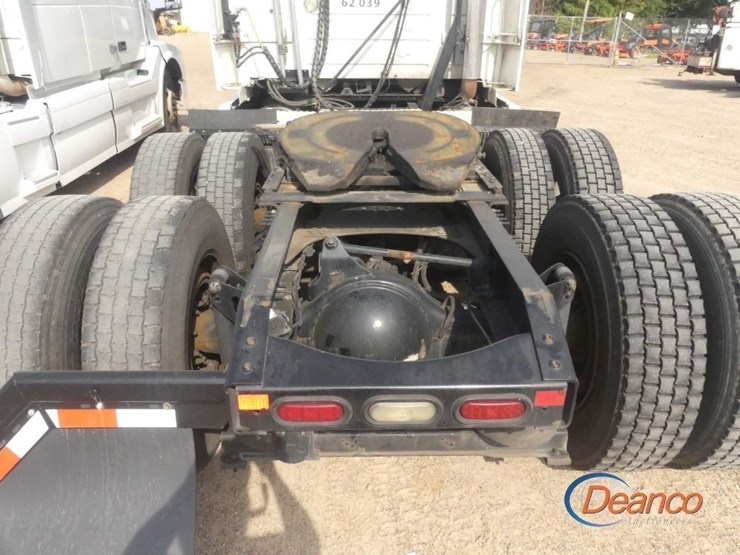 2016-volvo-vnl-truck-tractor,-s/n-4v4nc9eh5gn936388:-t/a,-sleeper,-volvo-d13-425hp-eng.,-ishift-auto,-12.5k-front,-38k-rears,-295/75r22.5-tires,-979k-mi.-image-6