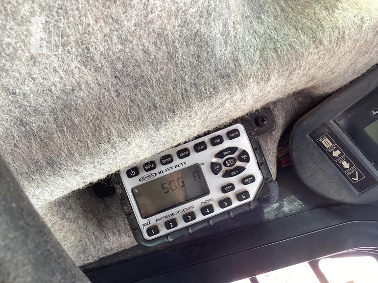 2015-deere-323e-image-21